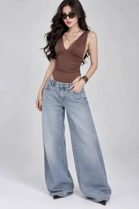 Bodysuit nâu cổ V phối jeans ống rộng